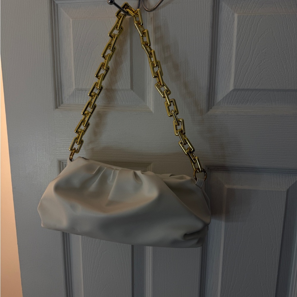 Chain pouch bag in White